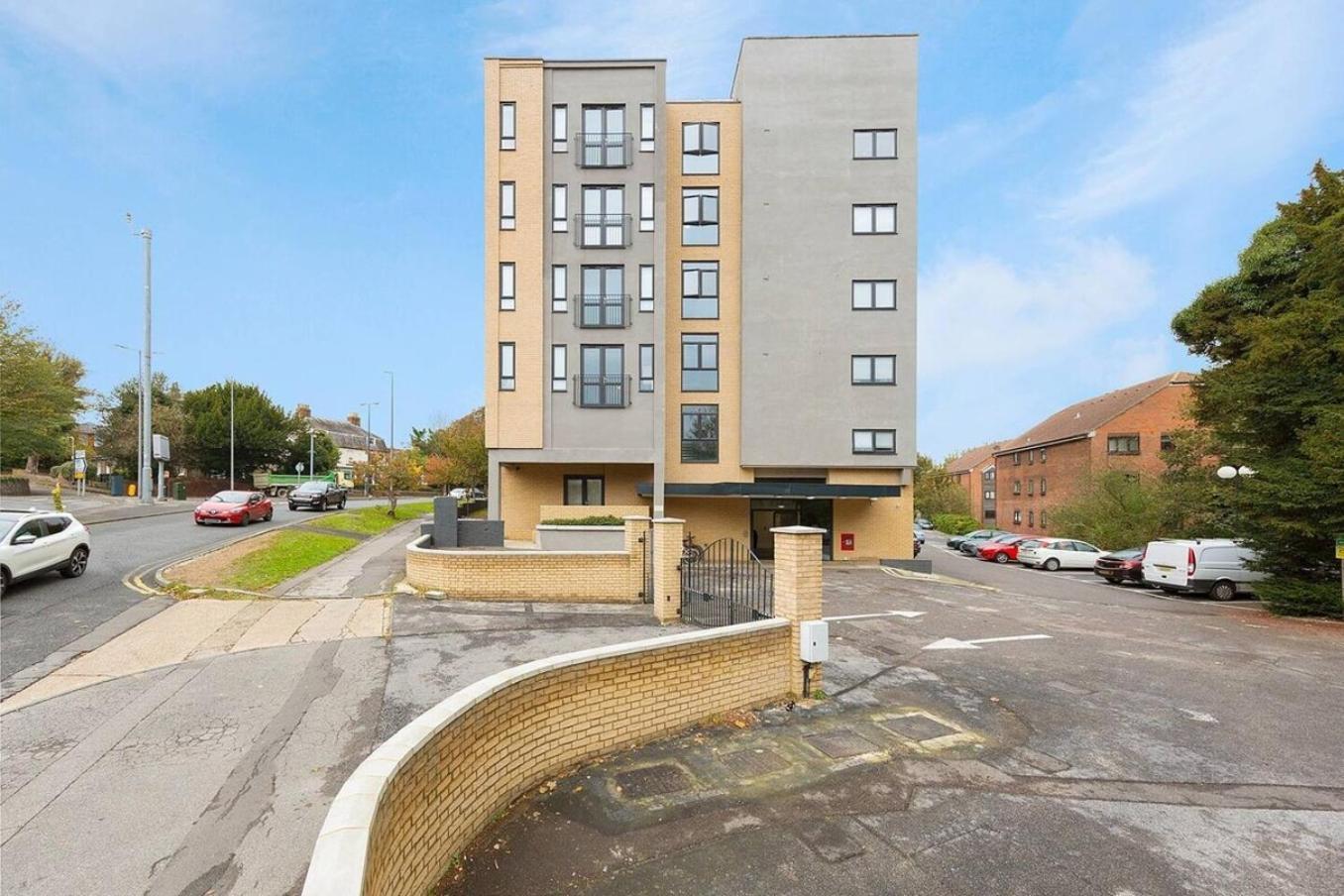 Maidstone Heights By Kasar Stays Exterior foto