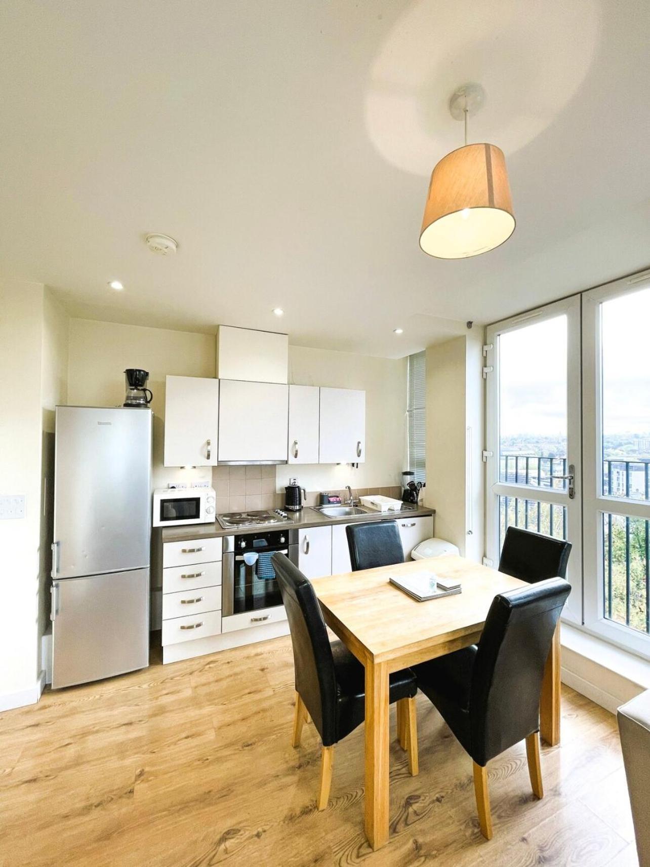 Maidstone Heights By Kasar Stays Exterior foto